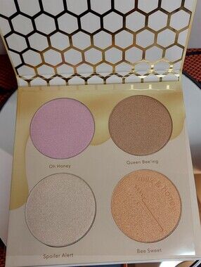 NIB Beauty Bakerie Milk & Honey Highlighter Palette